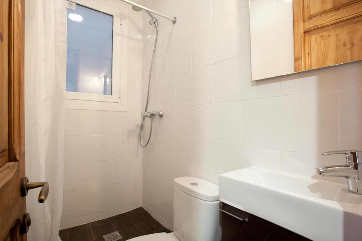 2-Bedroom Apartment For Families 바르셀로나 외부 사진